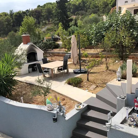 Sandi Apartament Sutivan
