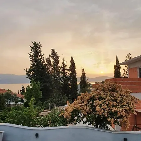 Sandi Apartament Sutivan