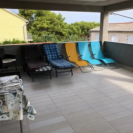Sandi Apartment *